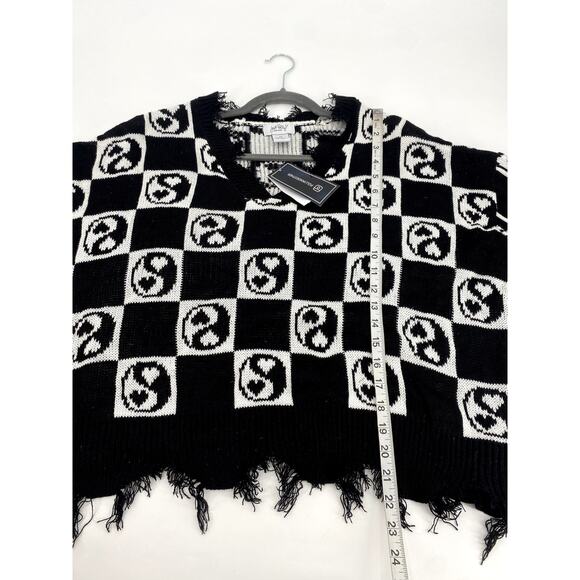 Just Polly Black & White Mini Yin Yang Destructed Sweater Size 2X Juniors - Picture 8 of 9